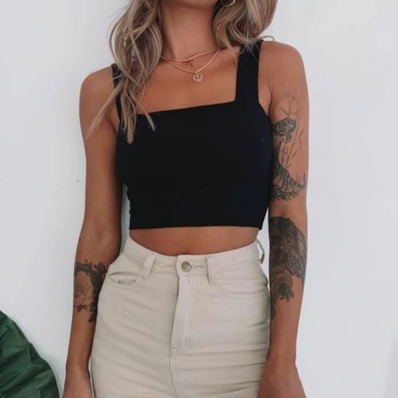 Basic Black Crop Top - Picture 5 of 5